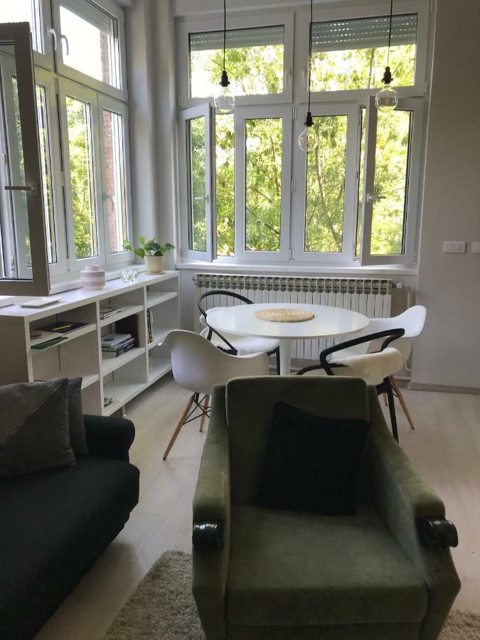 Appartement Studio Apartman Park Galerija à Osijek Extérieur photo
